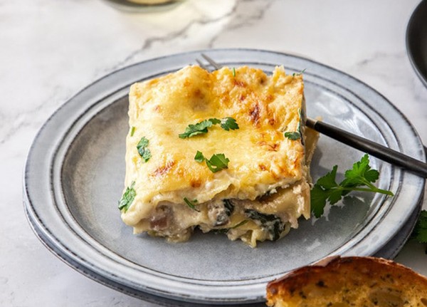 Chicken Lasagna with Spinach and Mushrooms - Special Madame Figaro Arabia