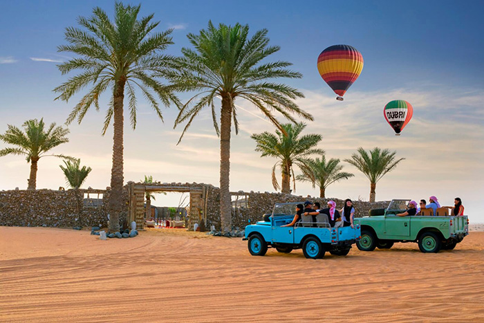 Hot-Air-Balloons-and-Land-Rovers-Dubai