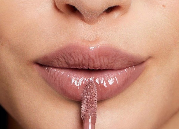 The 6 Best Lip-Plumping Glosses to Try Now 