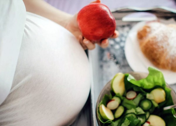 Common Food Mistakes To Avoid When You’re Pregnant