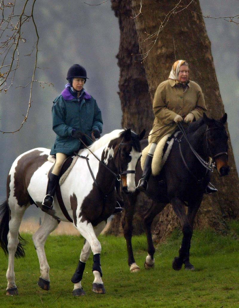 Queen-Elizabeth-II-Princess-Anne-in-2002