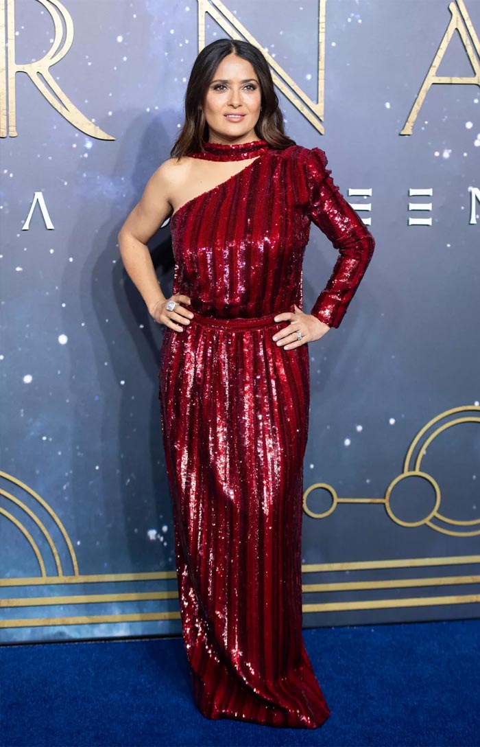 With the holiday season fast approaching, celebrities have shined with the brightest looks on the red carpet. Sequins, glitter and rhinestones are the end-of-year stars.