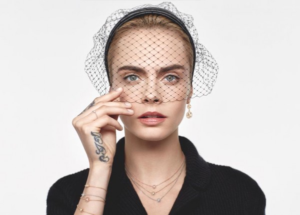 كارا ديلفين تتألق في حملة Dior لخطّ المجوهرات "Rose Des Vents" الجديدة
