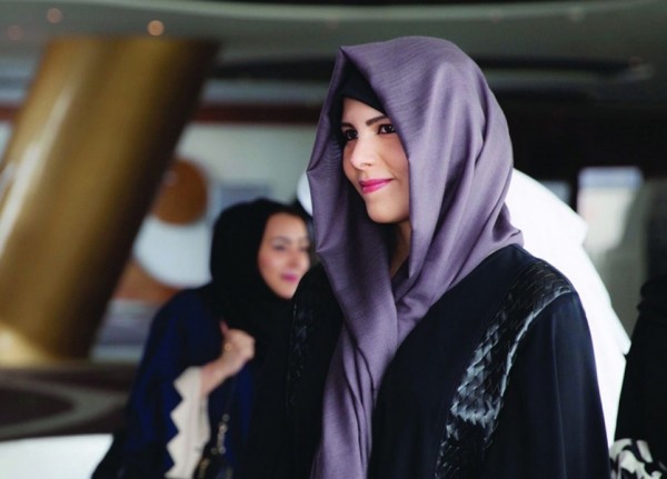 الشيخة لطيفة تشارك صورة نادرة لوالدها حاكم دبي