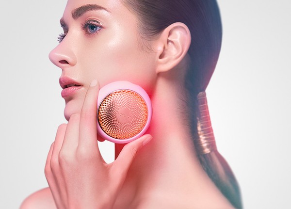 This smart masking device will give your skin all the glow you have been dreaming of 