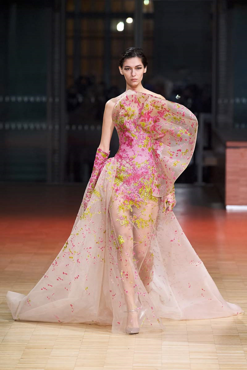 ELIE SAAB catwalk haute couture S/S 2022