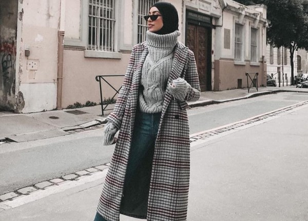 This Arab fashion influencer is the queen of stylish coats