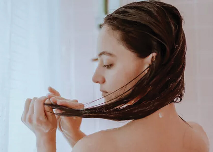 طريقة CWC لغسل الشعر للحصول على اللمعان والنعومة