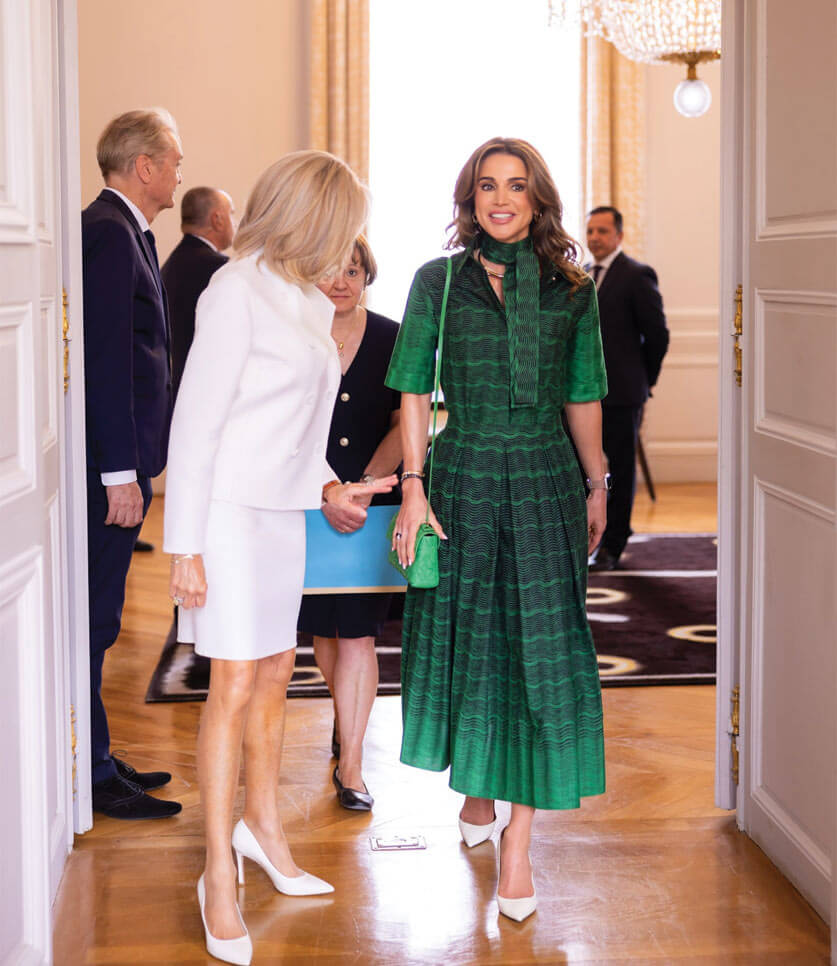 هذه تفاصيل اطلالة الملكة رانيا الرائعة في فرنسا